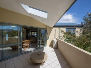 Central Sanctuary - Wanaka Holiday Home